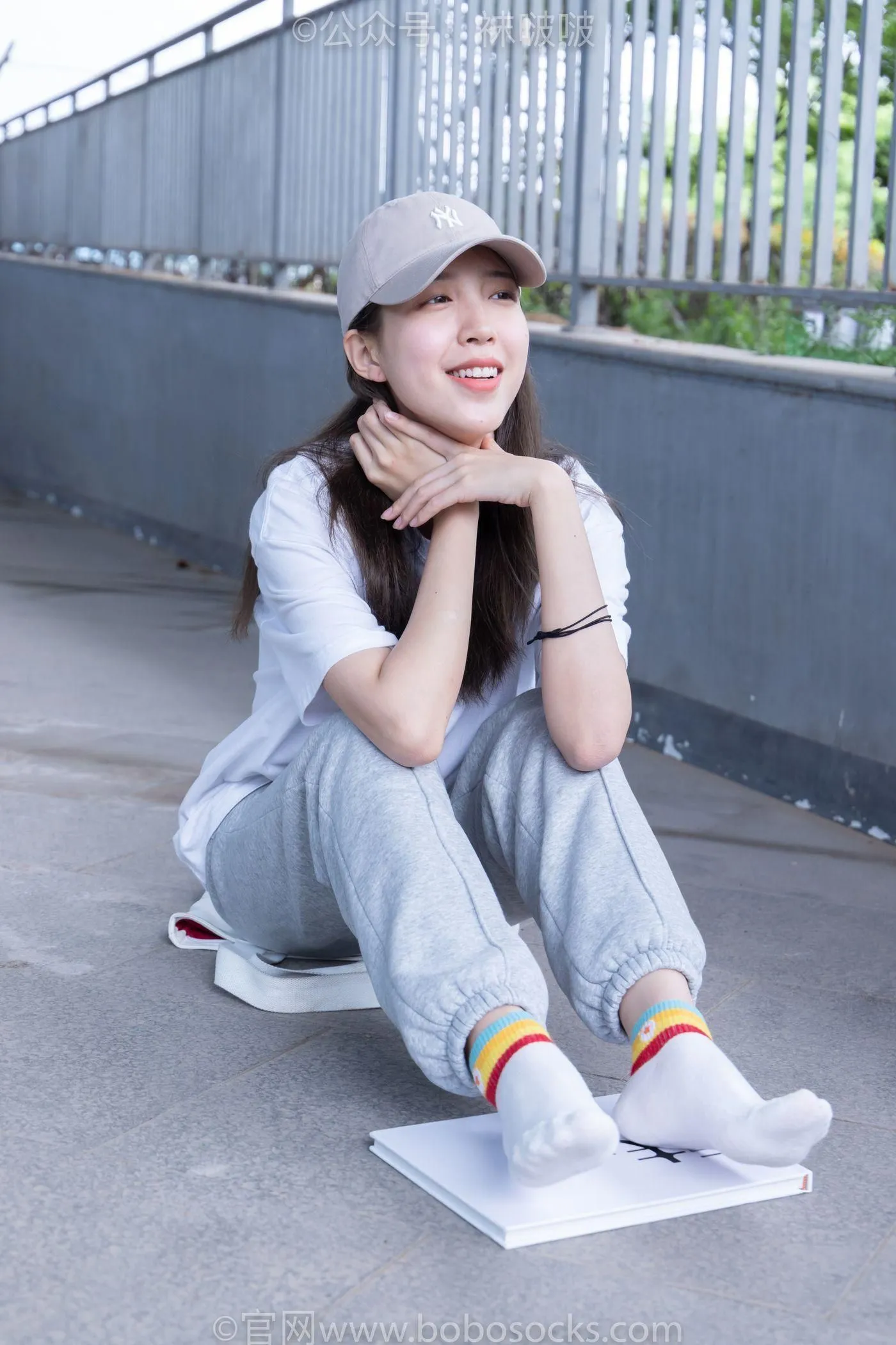 [BoBoSocks袜啵啵]NO.012 泡芙-运动鞋、白棉袜、裸足 [132P]插图8